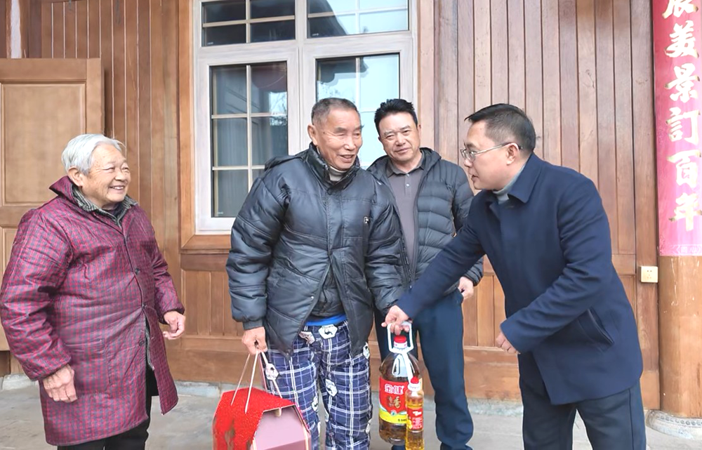 新春送福暖侨心 桑梓情深话发展